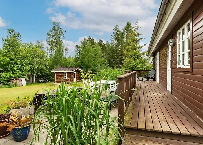 6 Person In Kolind-by Traum * Kolind